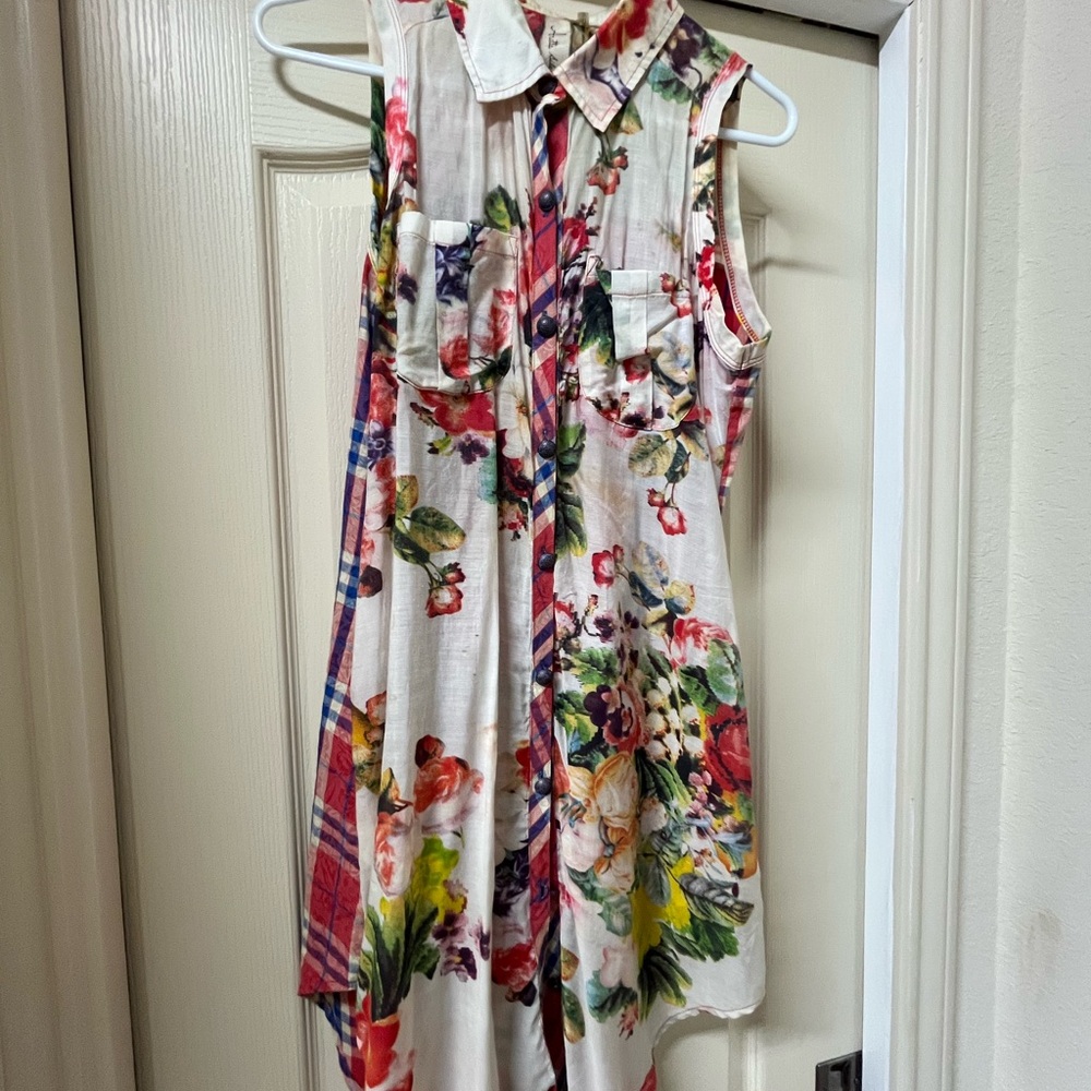 Floral in the front. Plaid in the back.  Long length and sleeveless button down